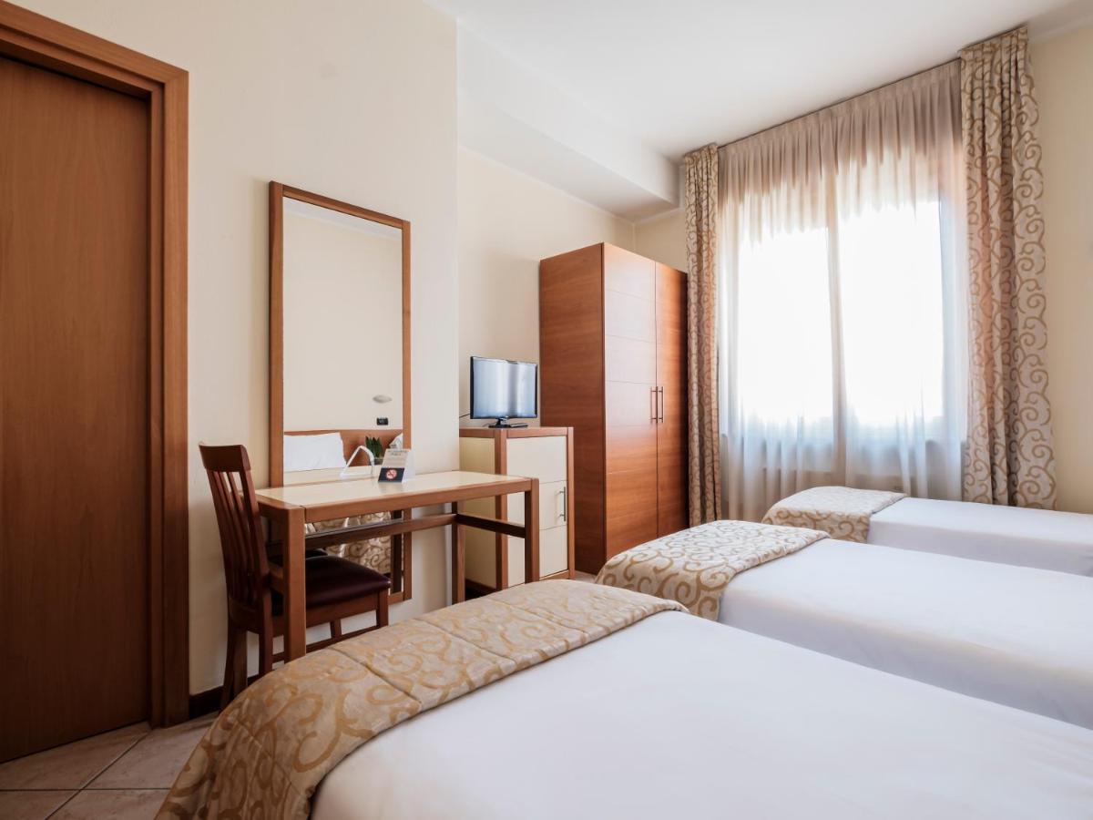 Hotel Lory Forlì Esterno foto